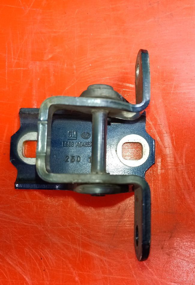 Front right door hinge