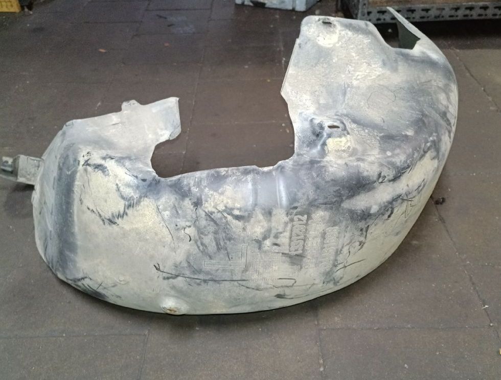 Rear left mudguard