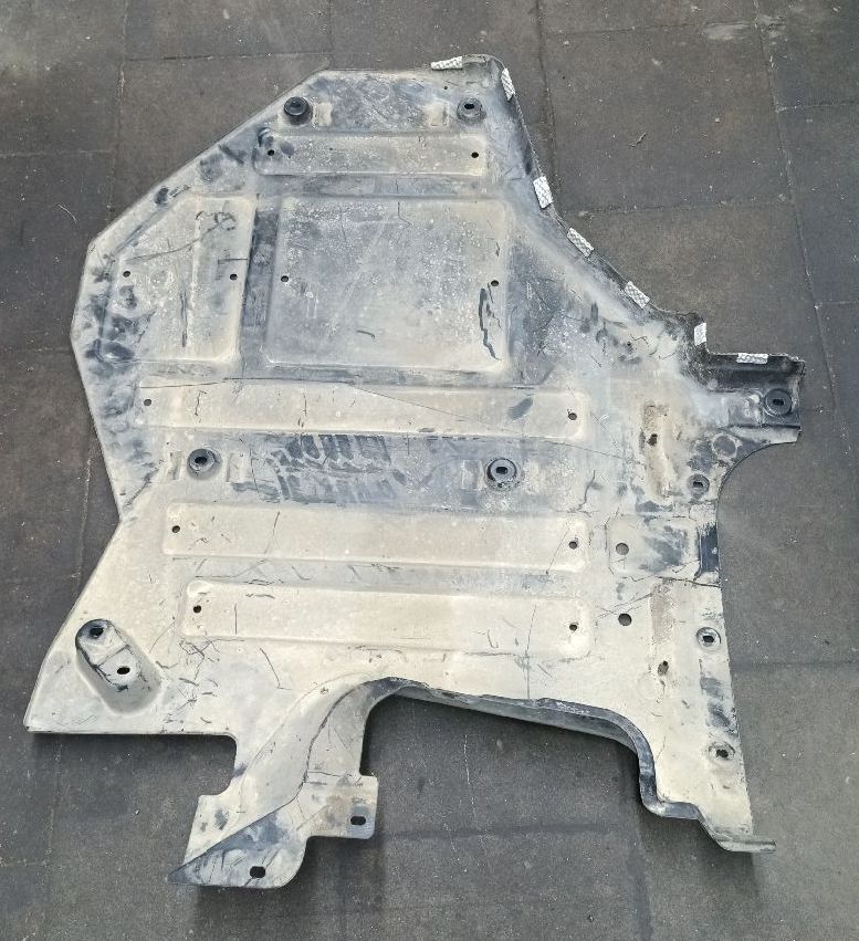 Cache de protection sous moteur