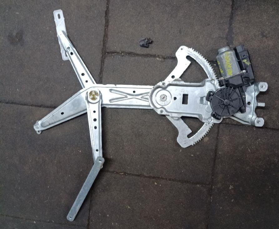 Front right power window regulator - small connector