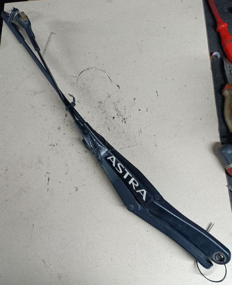 Windshield wiper arm