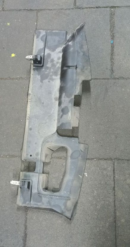 Radiator air deflector