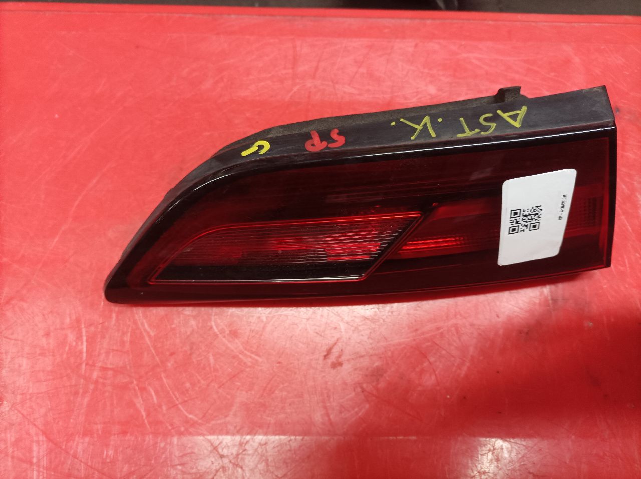 Feu arrière gauche de hayon Opel Astra K 5 portes