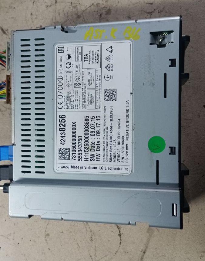 Radio / CD / DVD / GPS head unit