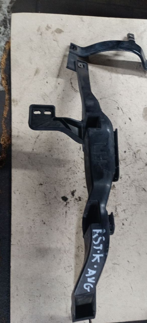 Front left headlight bracket