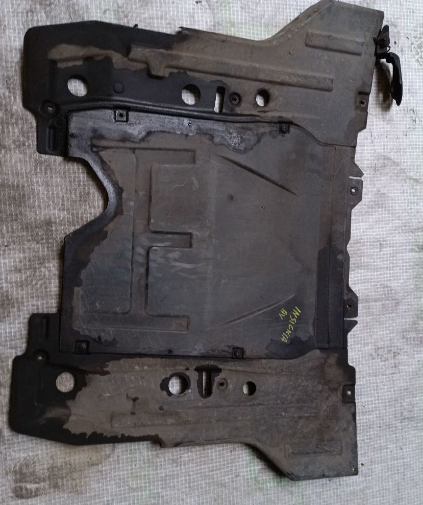 Engine splash shield