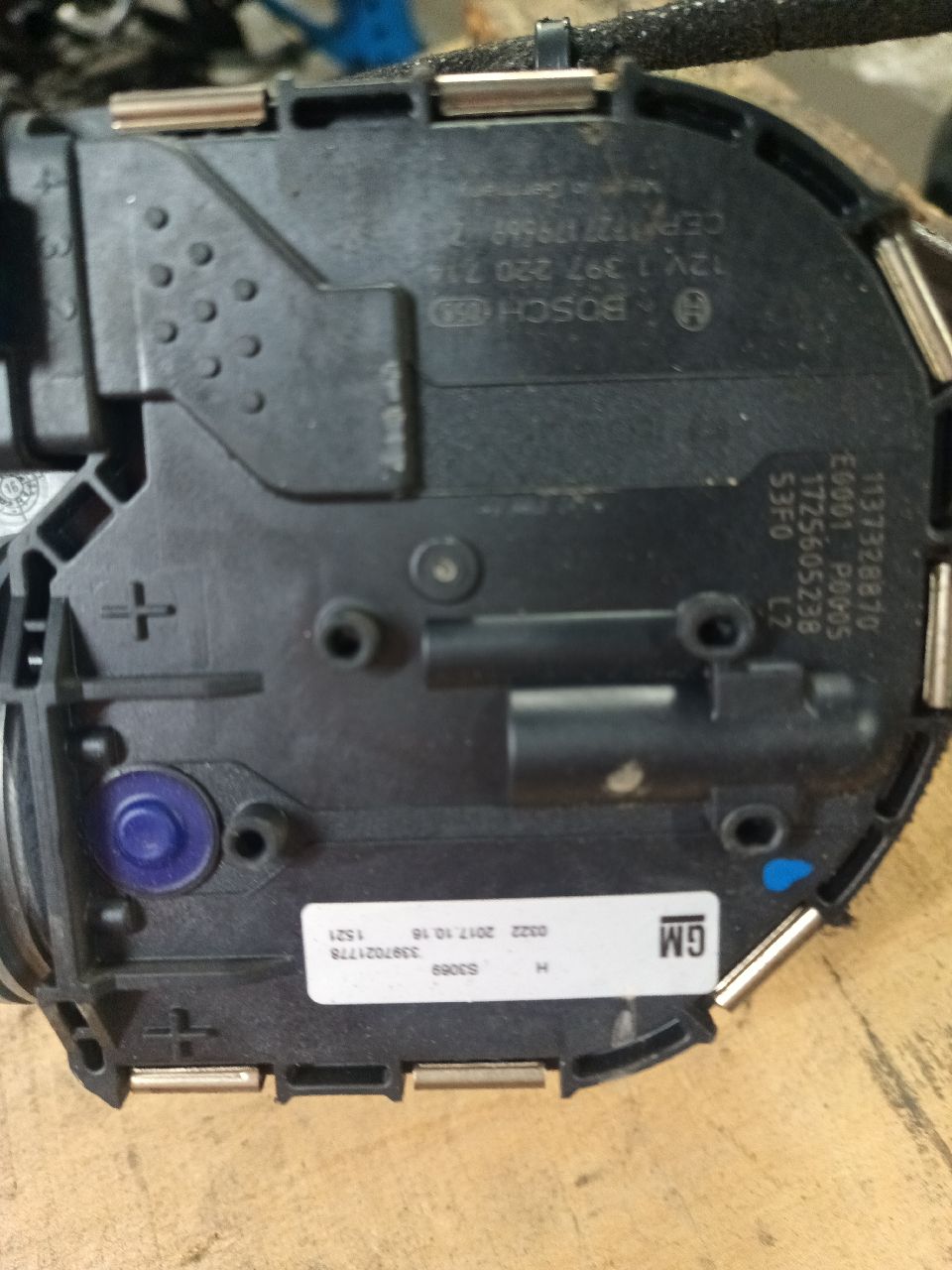 Front windshield wiper linkage with motor for Opel Astra K