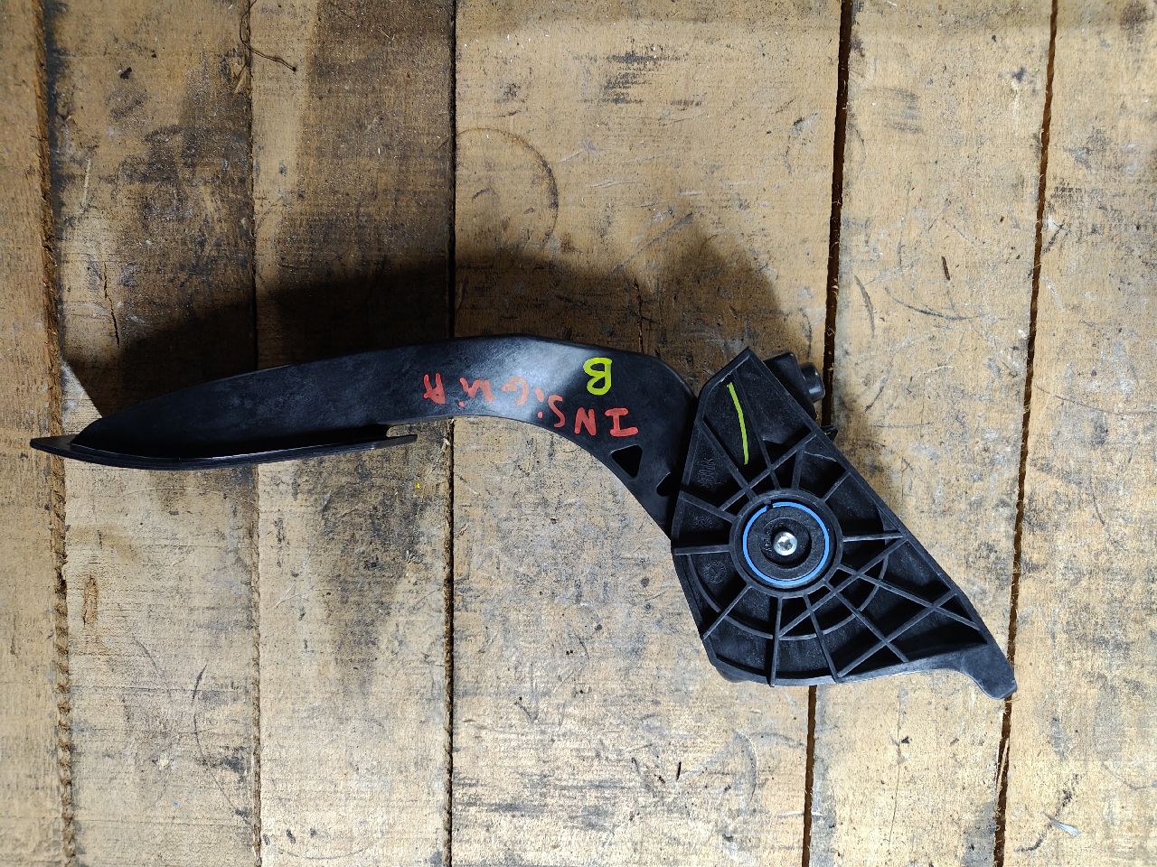 Pédale accélérateur Insignia b