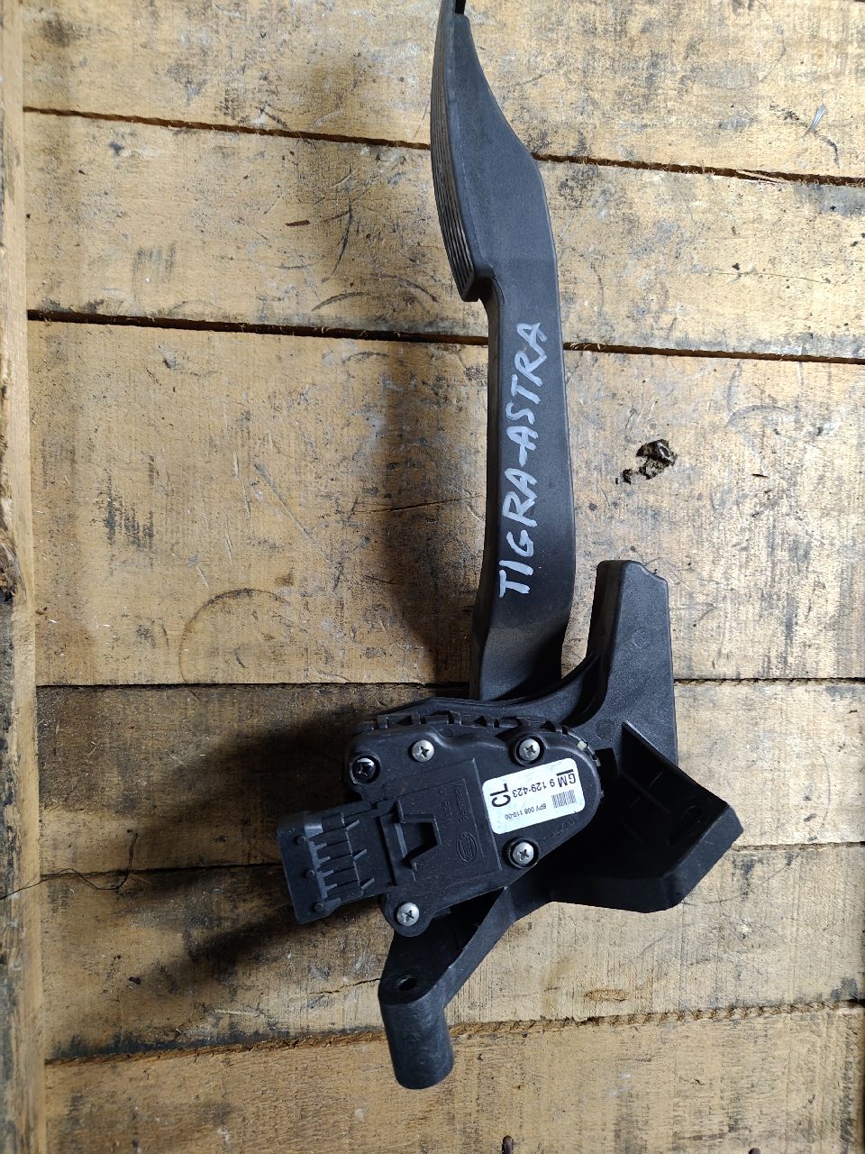 Accelerator pedal CL