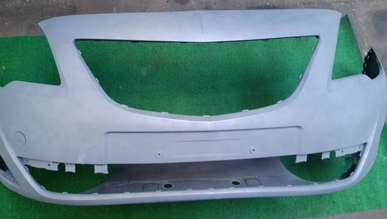Front bumper, unpainted, without sensors
