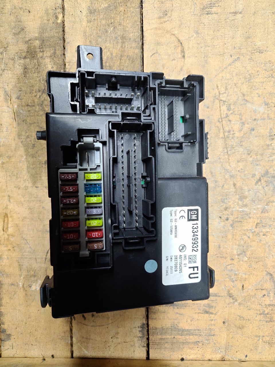 Fuse box FU
