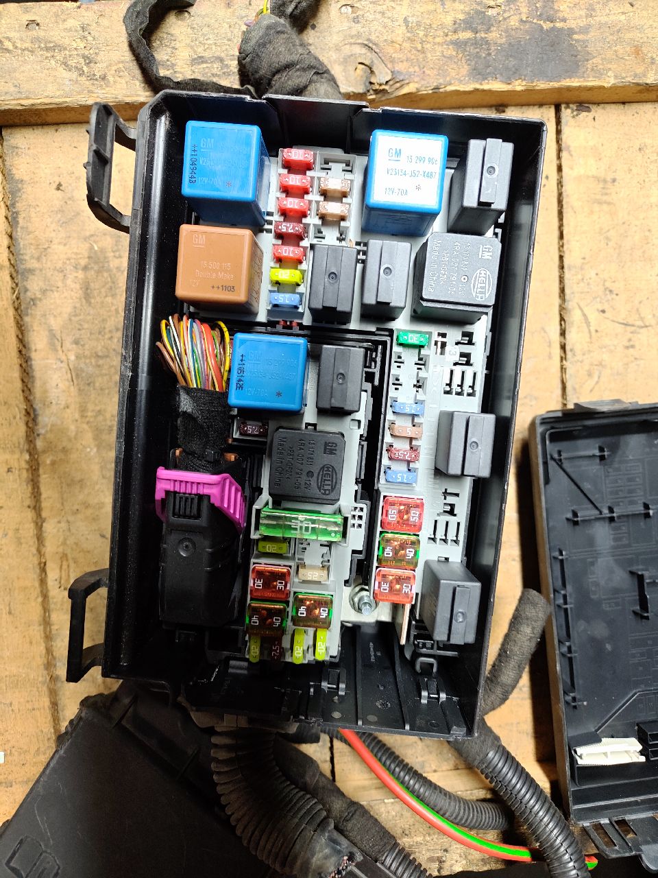 Fuse box for Meriva B (automatic)