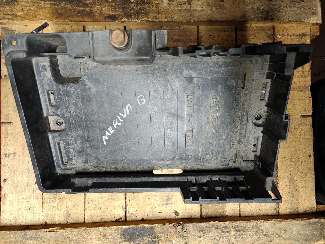 Battery bracket