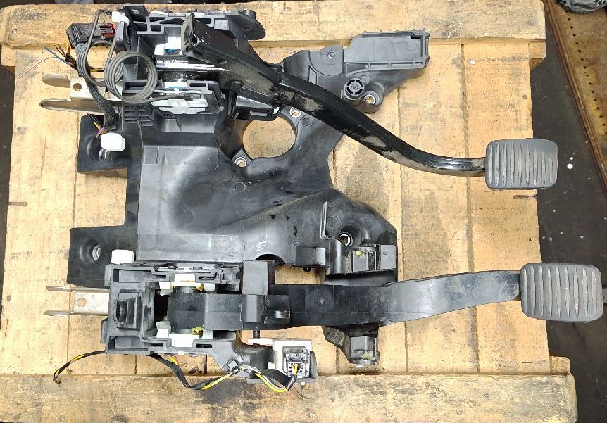Meriva B pedal assembly