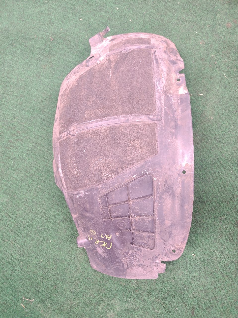 Front left splash guard (bumper side)
