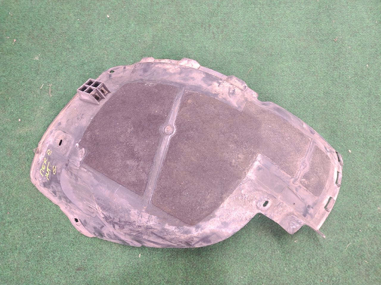 Front left mudguard (door side)