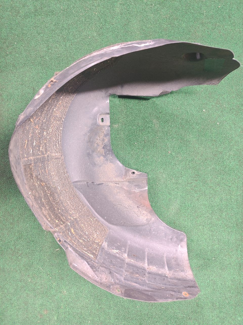 Right rear mudguard