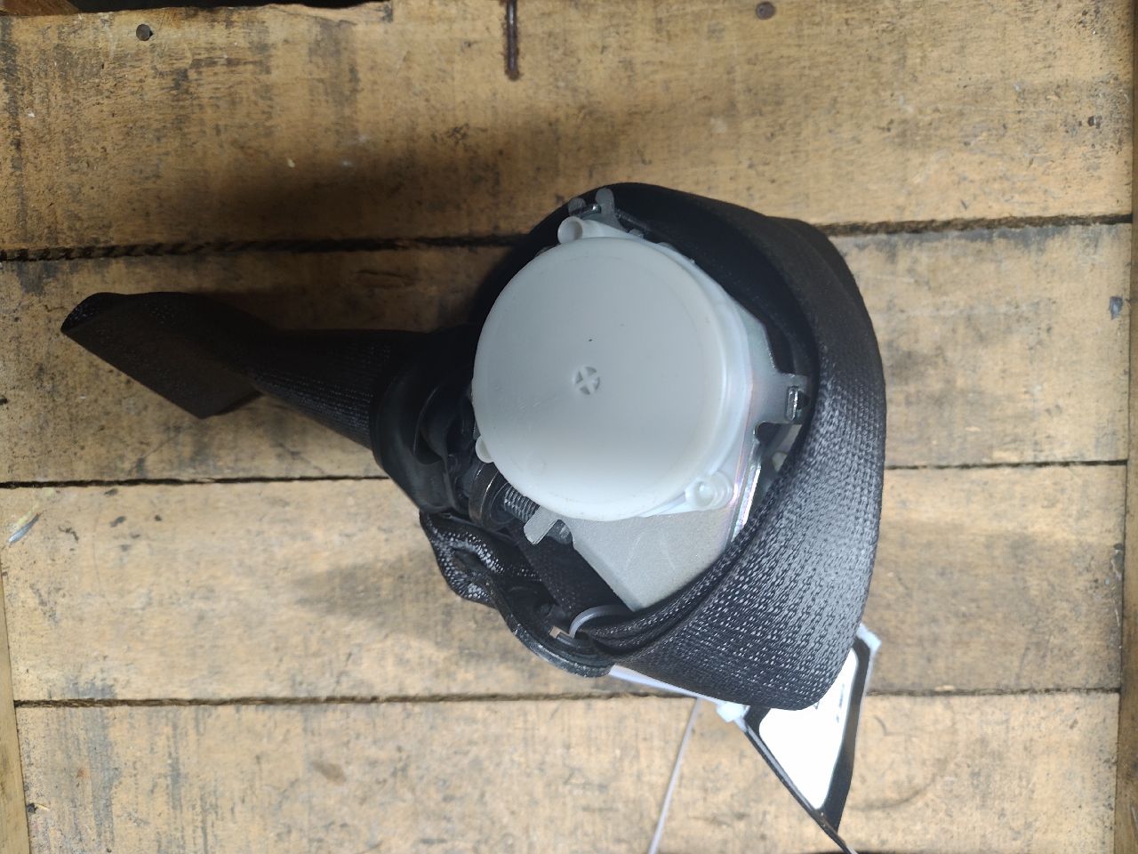 Right rear seat belt retractor