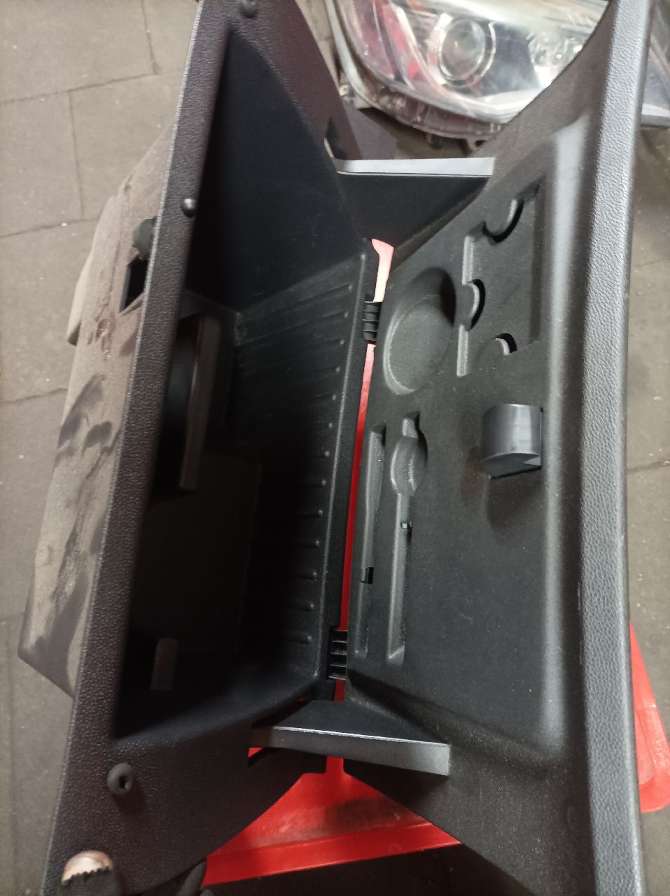 Opel Corsa D glove box
