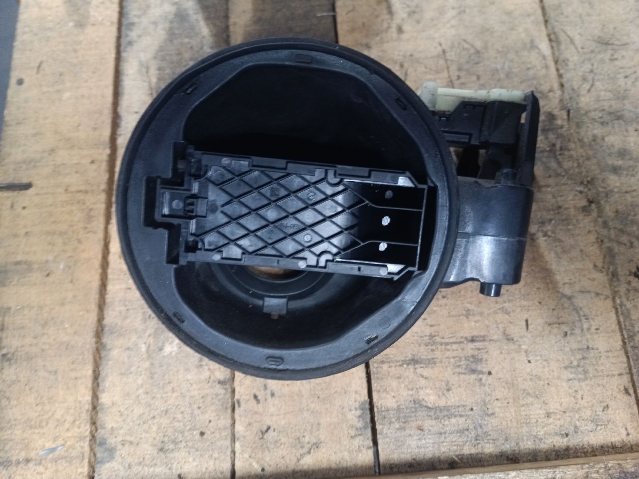 Fuel filler flap