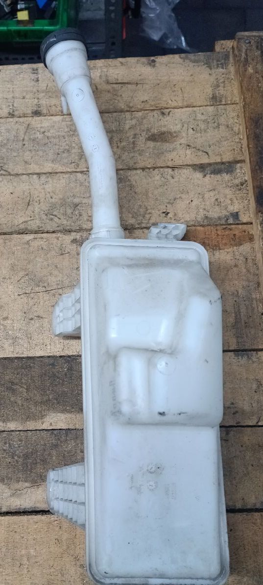 Windshield washer reservoir