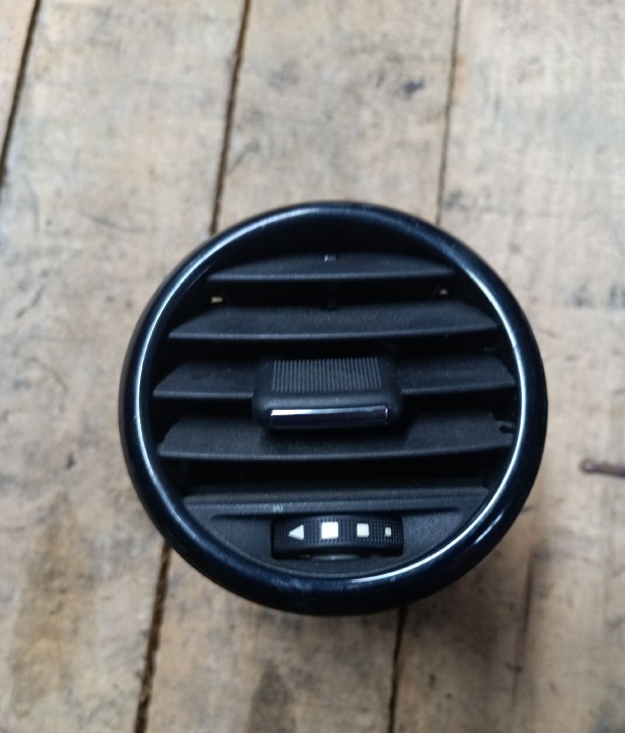 Side air vent grille