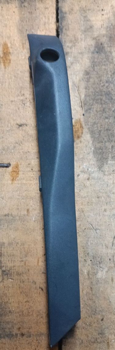 Right front bumper molding