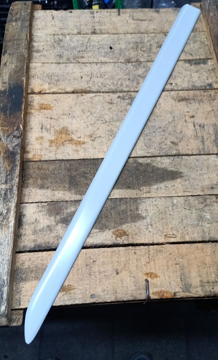 Baguettes latérales avant droit