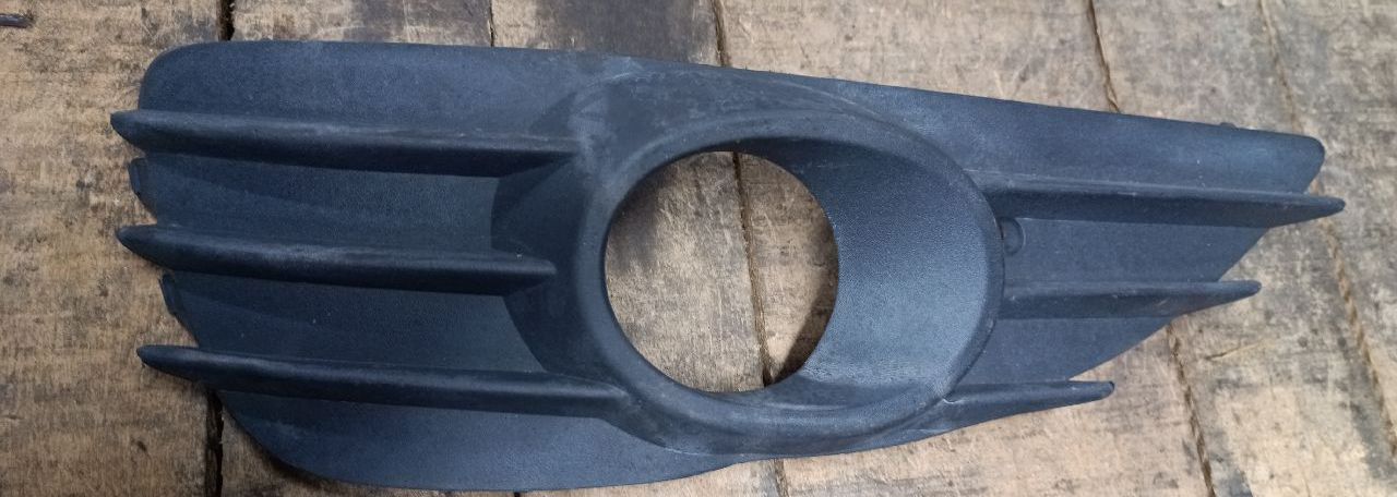 Left fog light grille