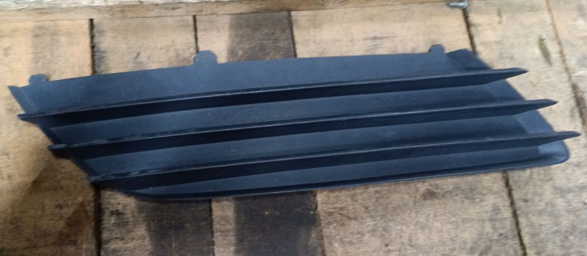 Right front air vent grille