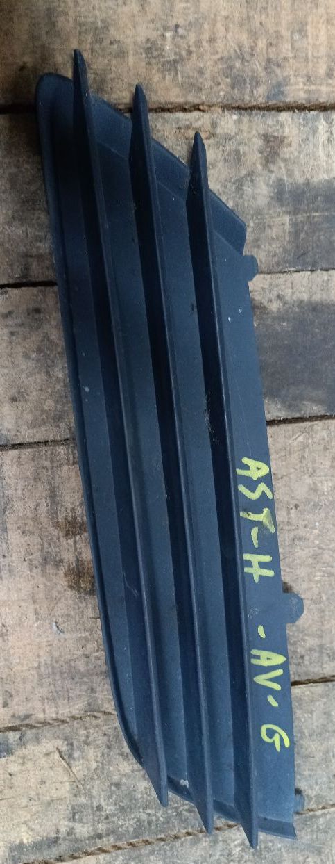 Front Left Fog Light Grille
