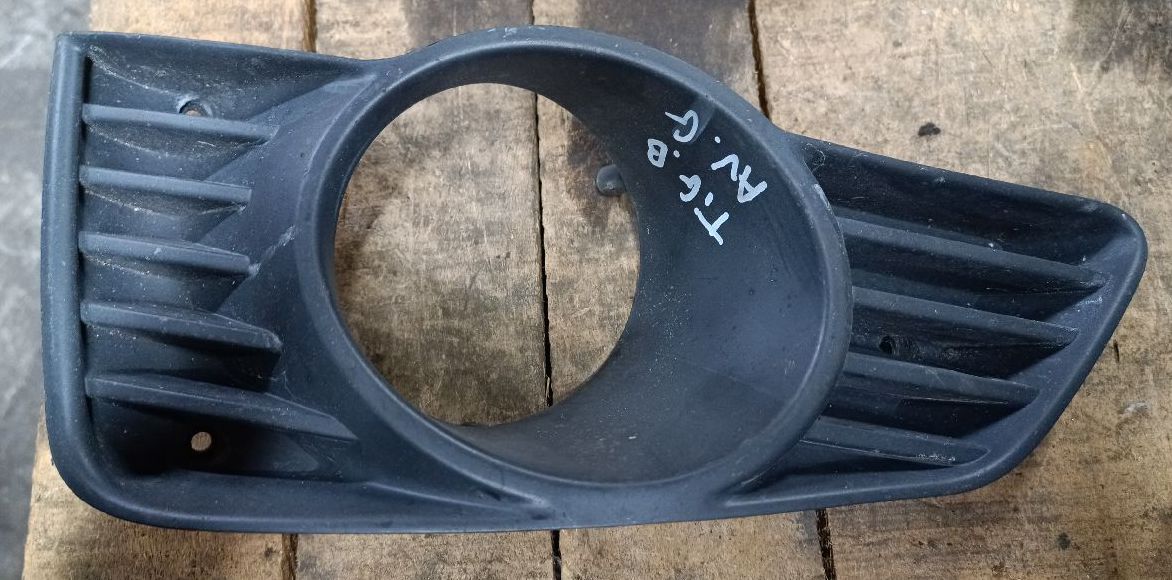 Front left fog light bezel (plastic)