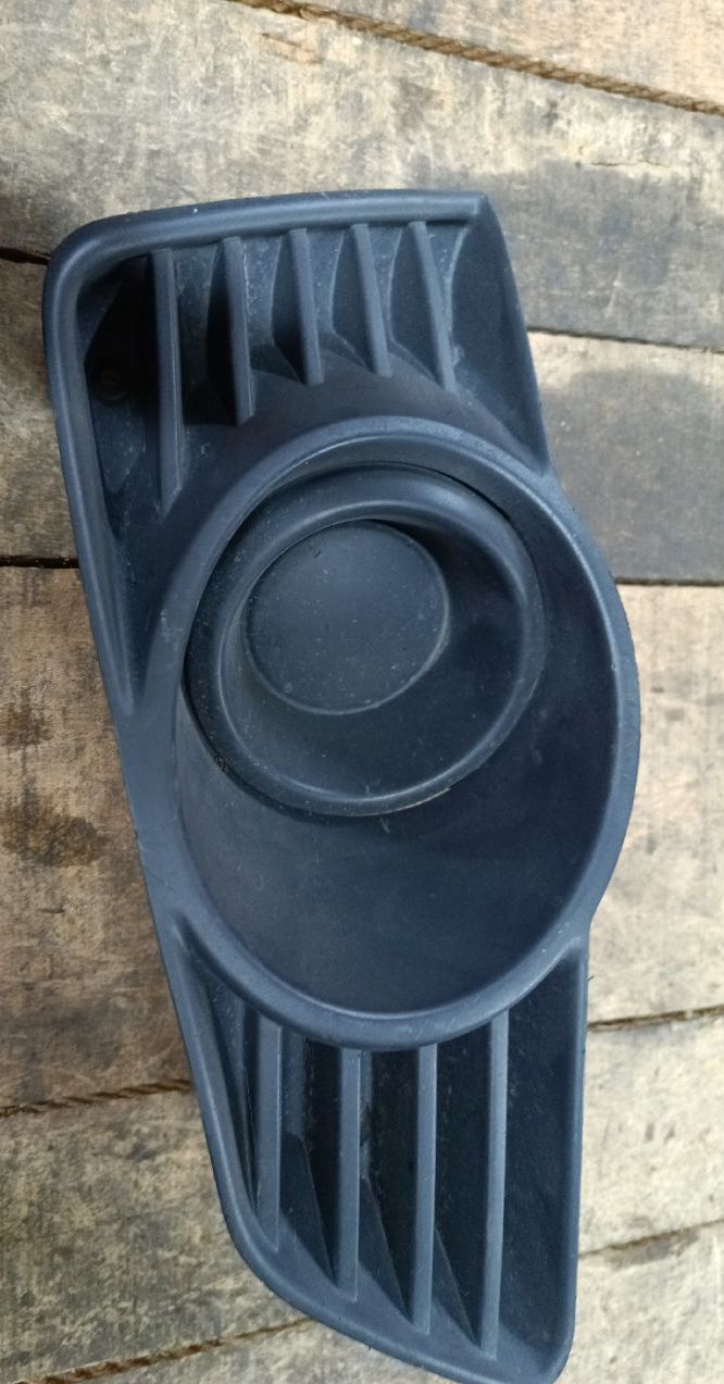 Grille antibrouillard avant droit