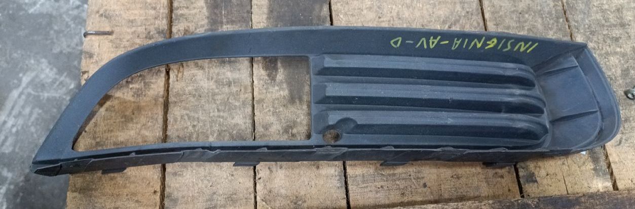 Front right fog light bezel (plastic)