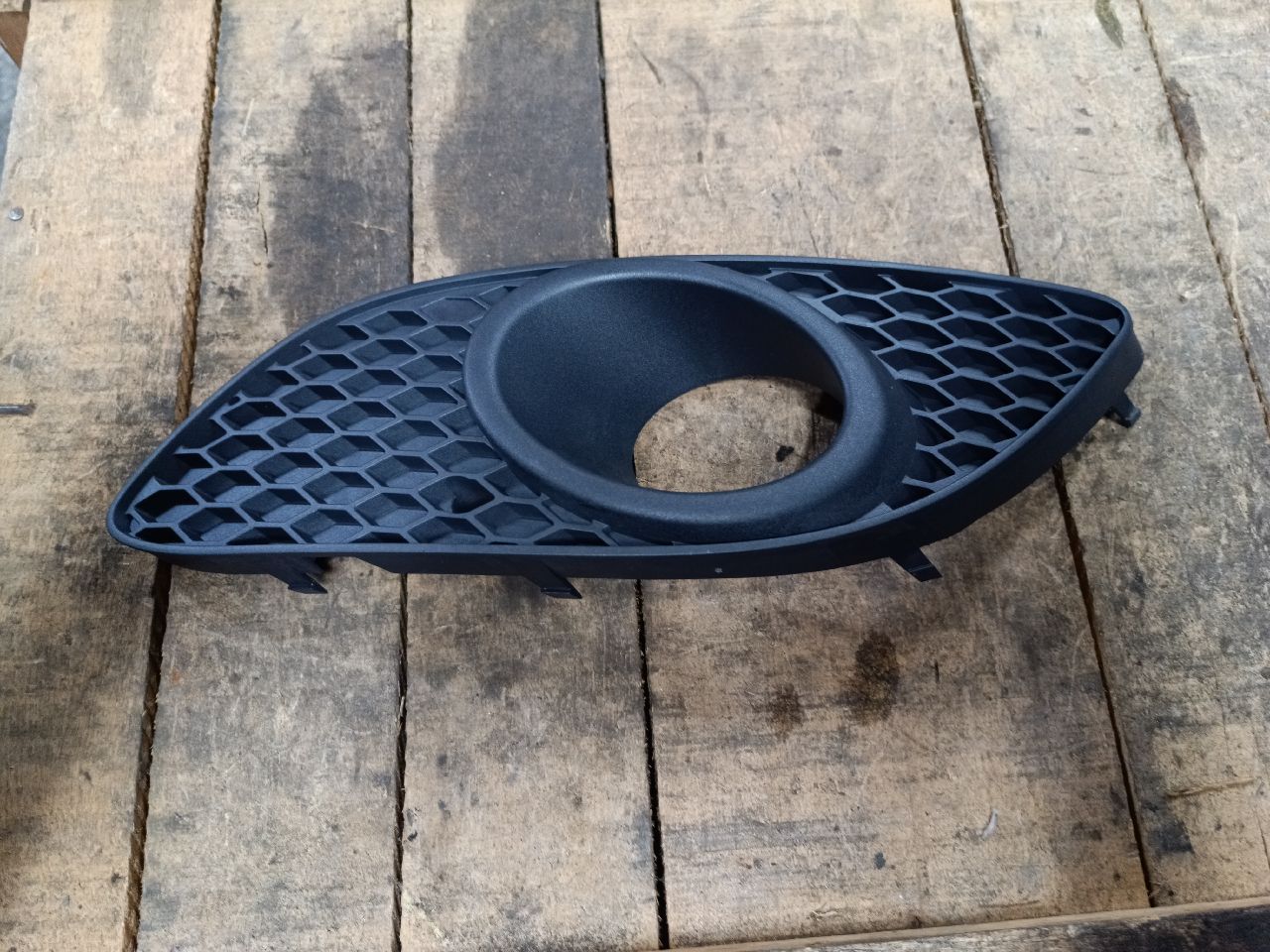 Left front fog light plastic trim