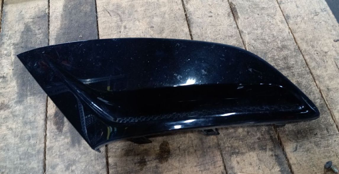 Right Front Fog Light Grille