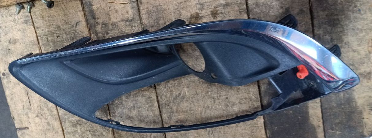 Front right fog light grille