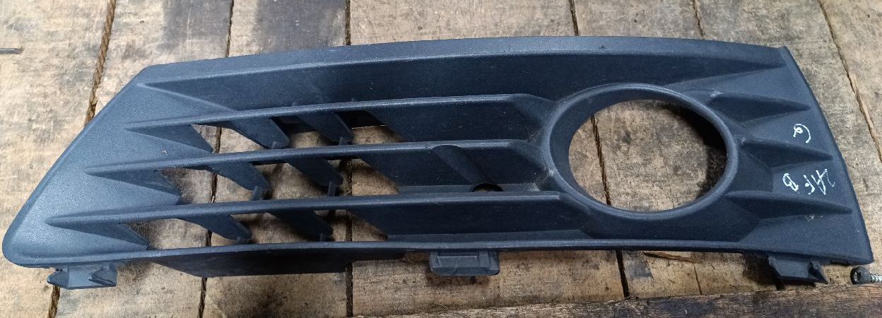 grille antibrouillard avant gauche