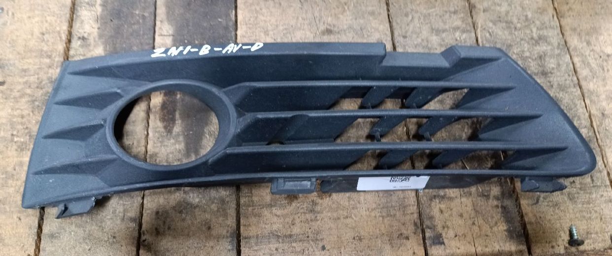 grille antibrouillard avant droit