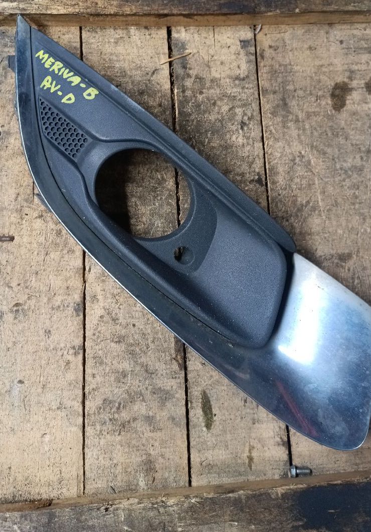 Front right fog light bezel (plastic)