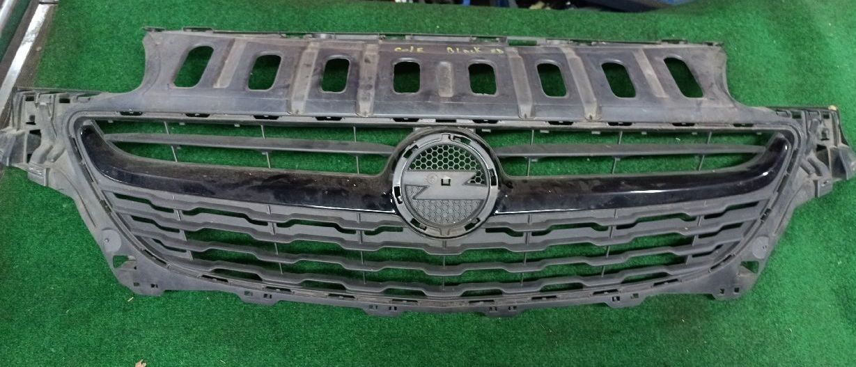 Black front grille for Corsa E