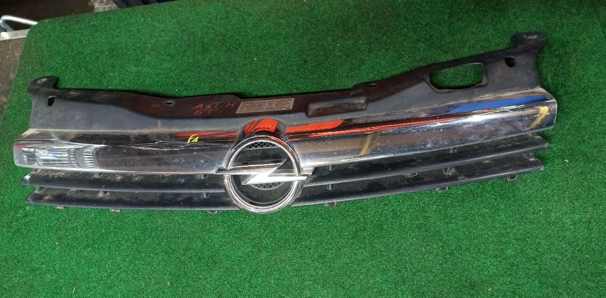 Astra H Phase 1 front grille