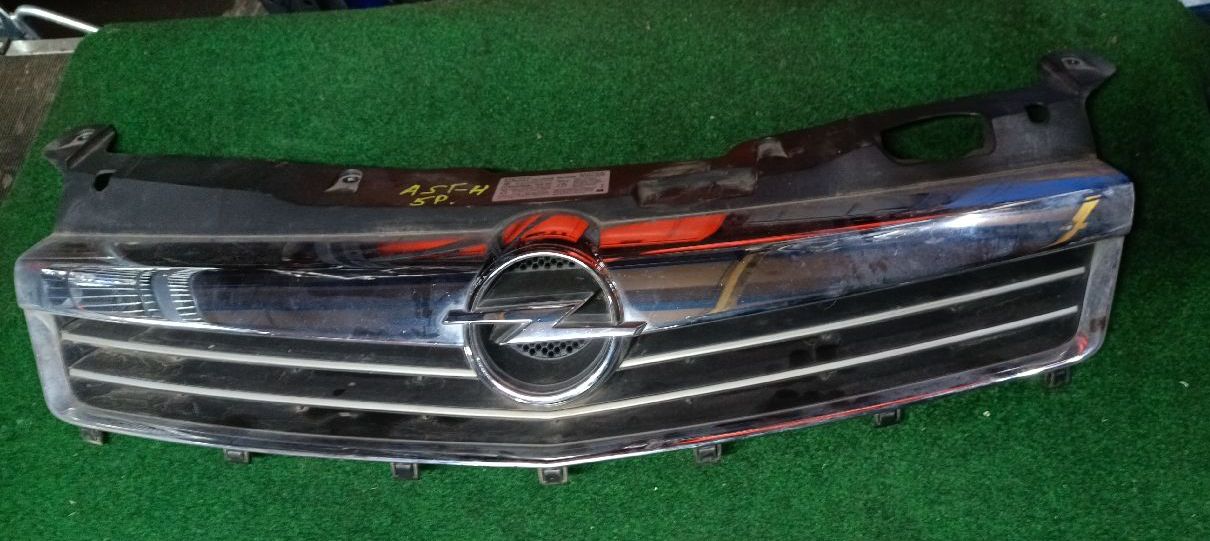 Astra H 5-door front grille