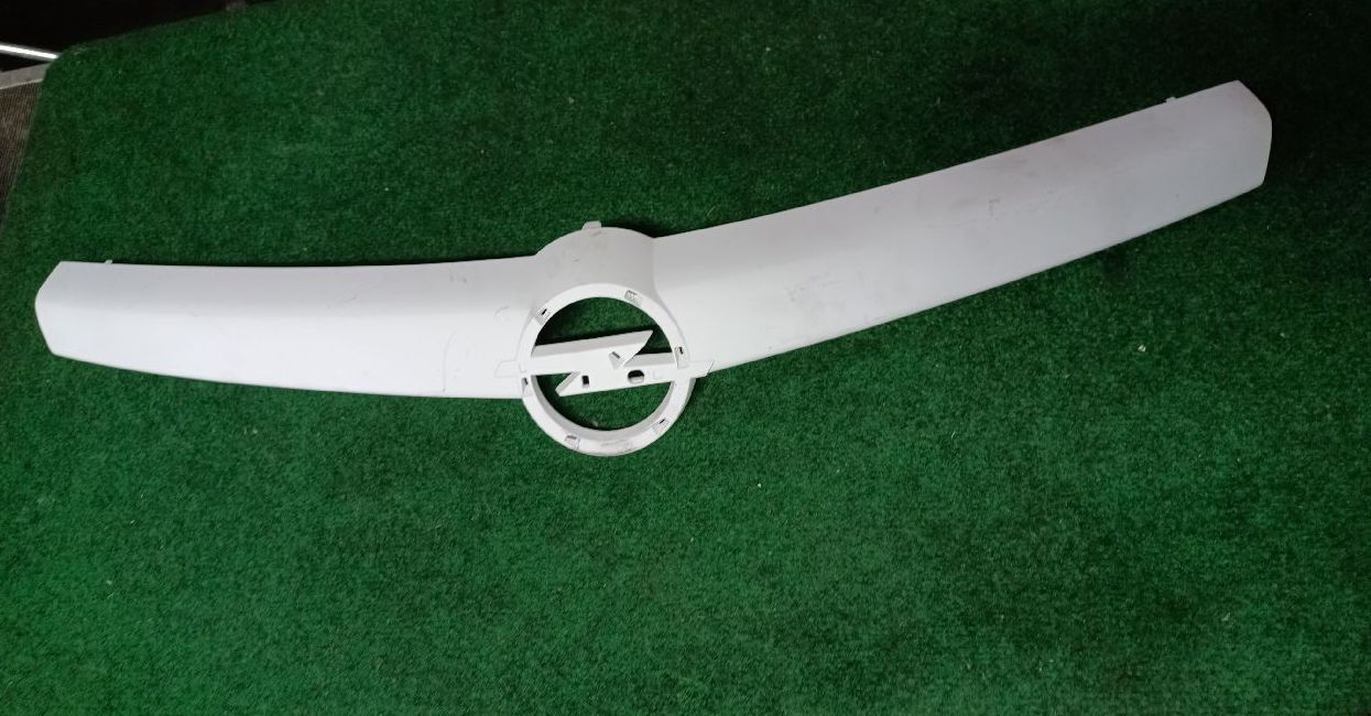 Calandre astra H blanc