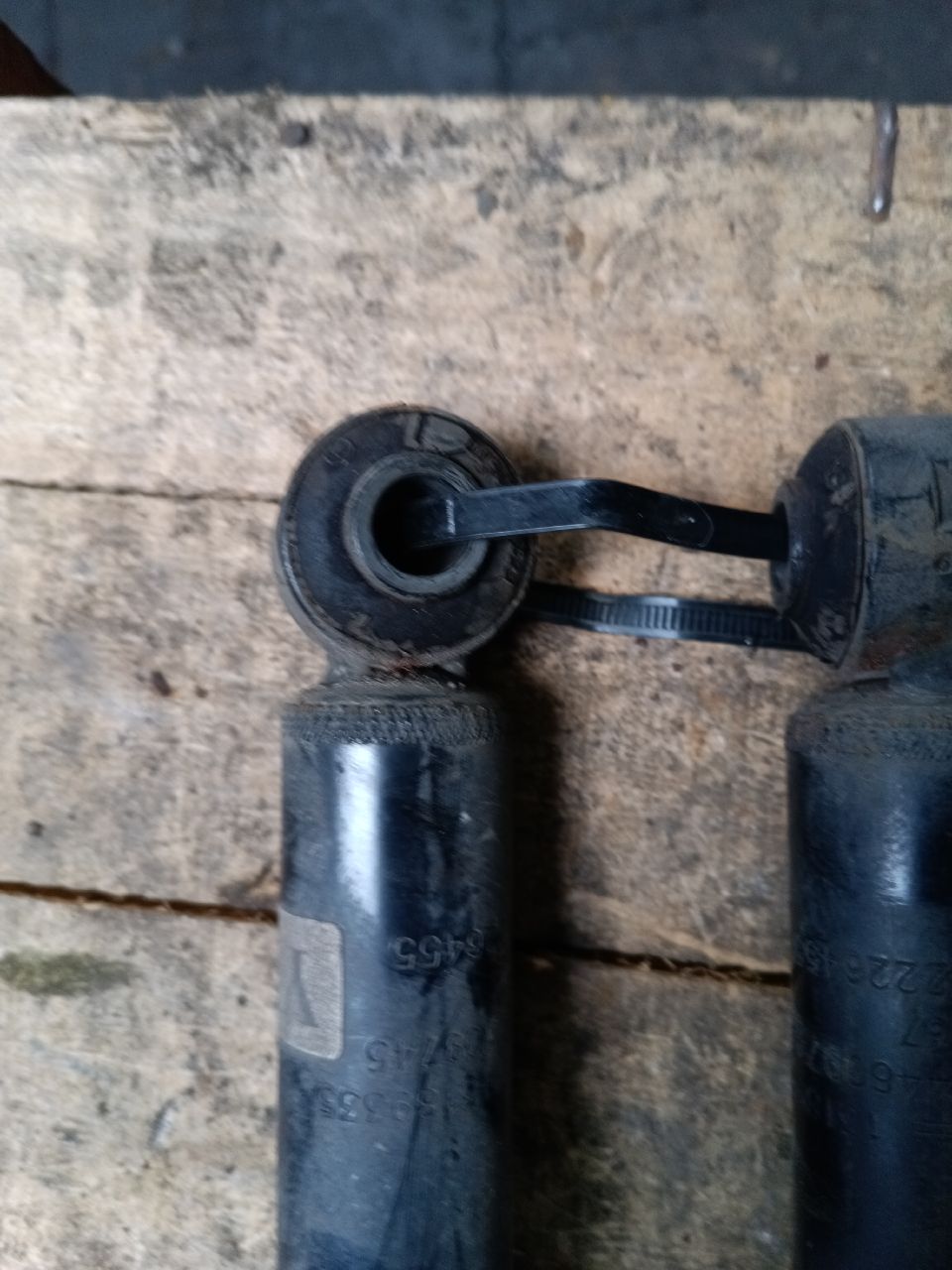Long-shaft shock absorber