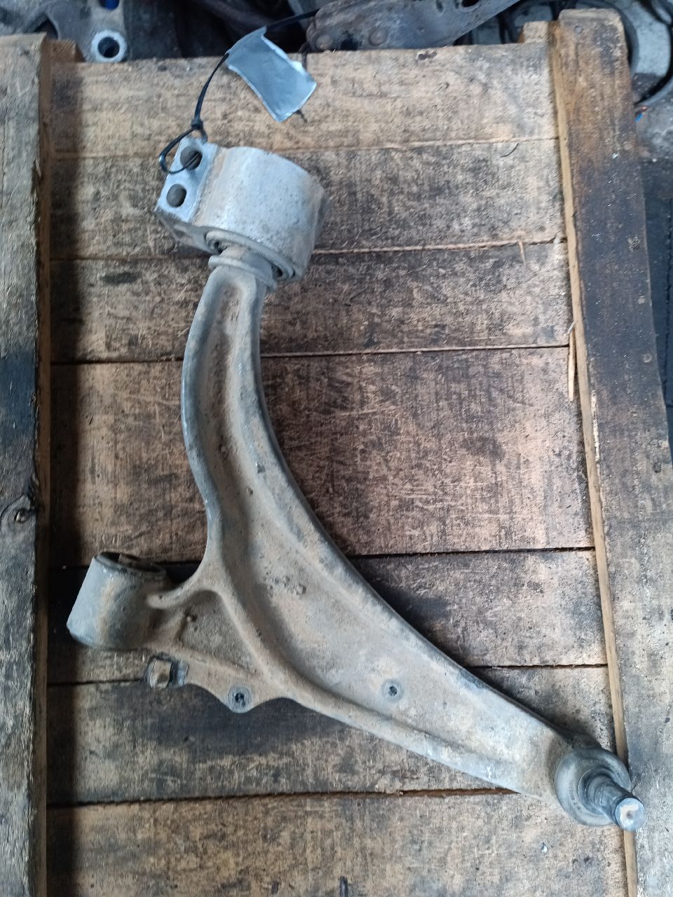 Left suspension arm