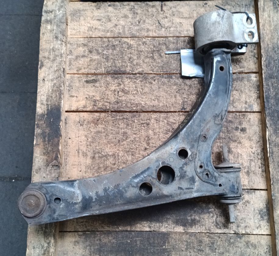 Left front suspension arm