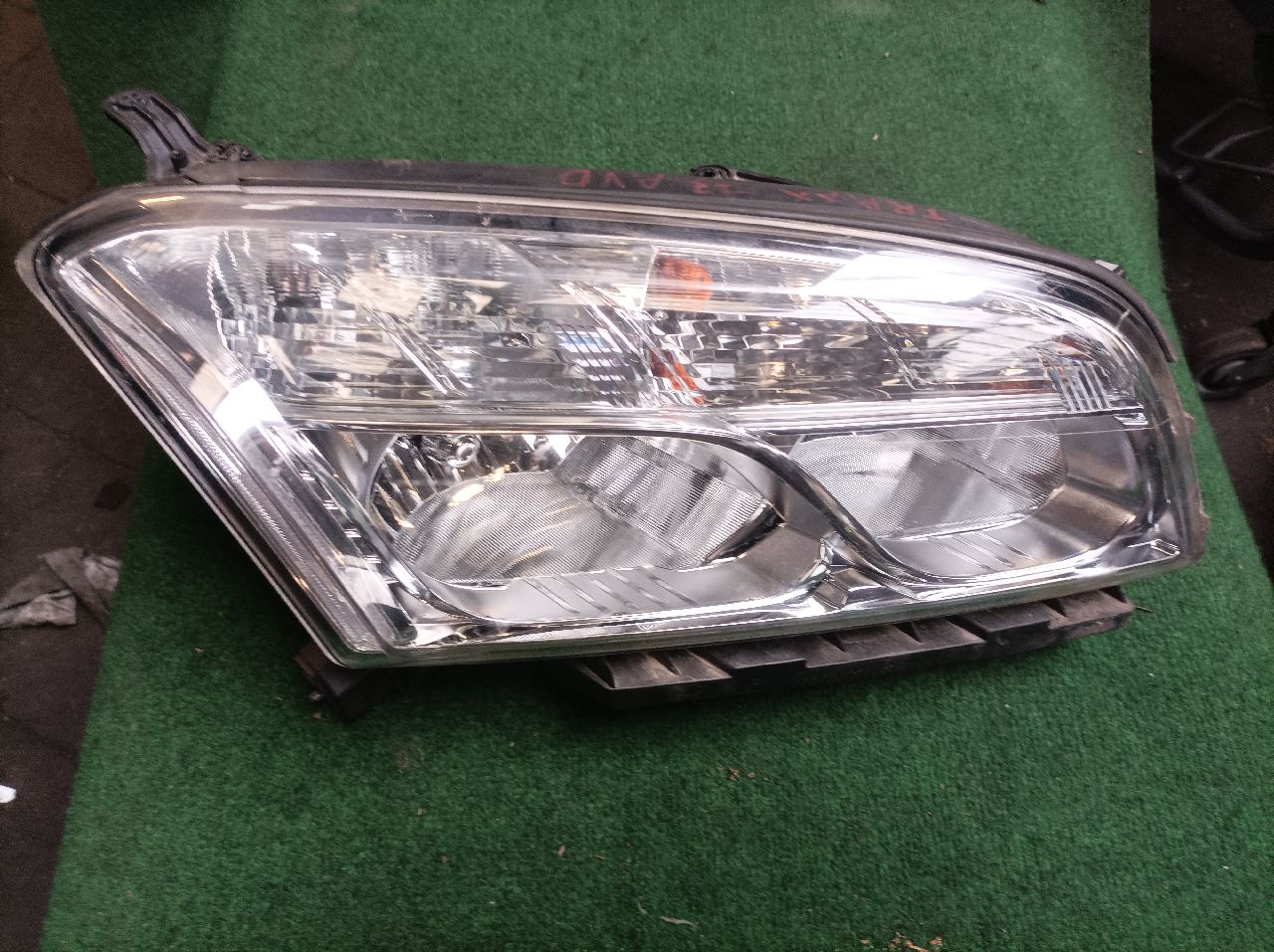 Right front headlight for Chevrolet Traxx