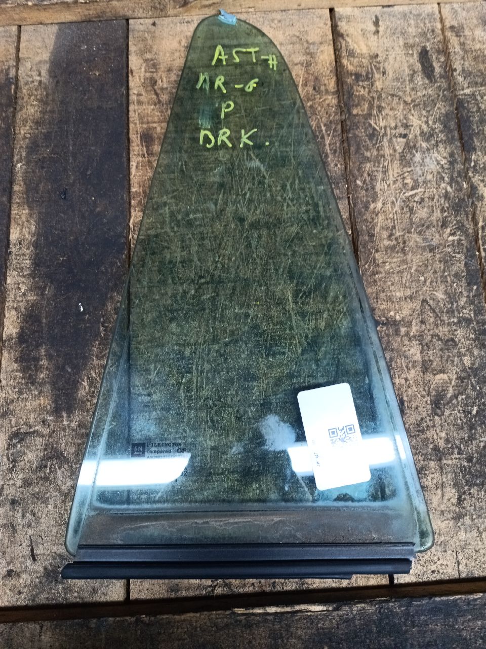 Rear left window glass (estate)