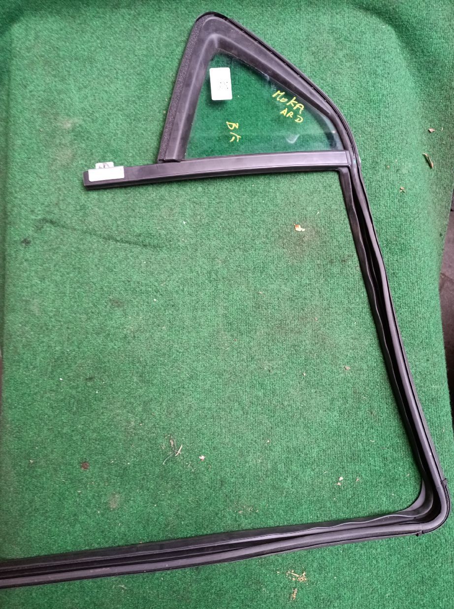Right rear window